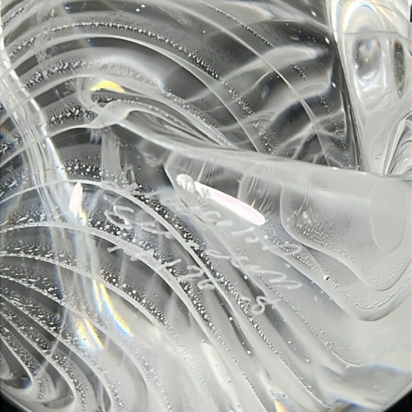 Marcolin Sweden White Swirl Glass Conch Shell Paperweight 14/76 Signed - Picture 7 of 7